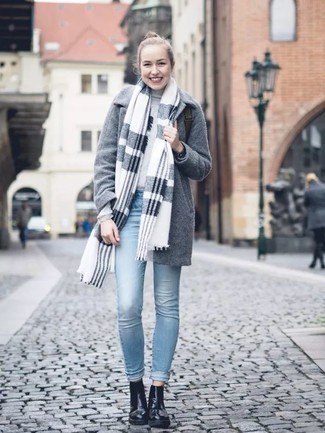 Light Blue Skinny Jeans with Coat Outfits: 