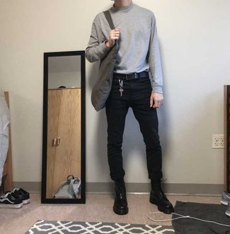 Black Jeans with Black Work Boots Warm Weather Outfits For Men In Their 20s  (4 ideas & outfits)