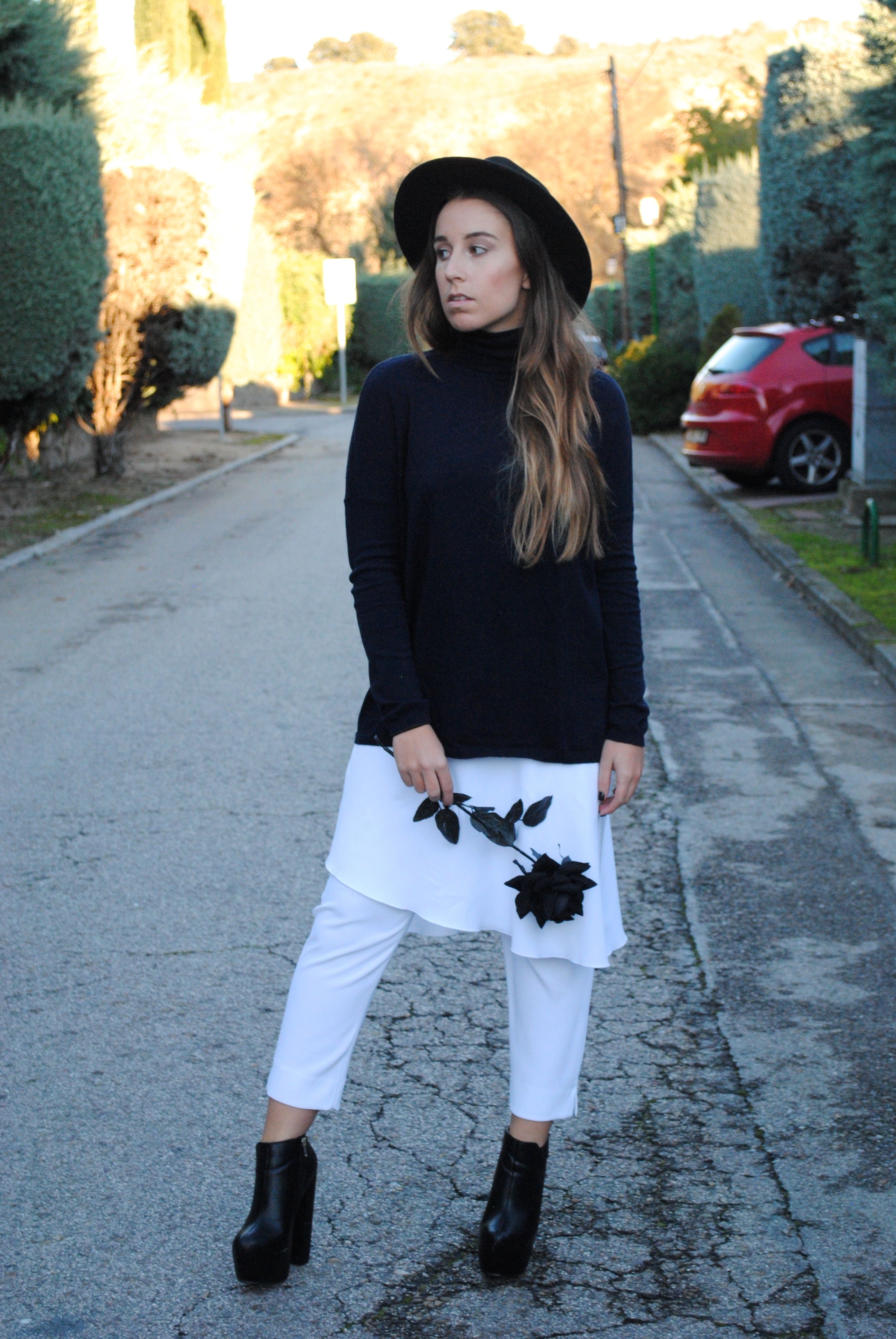 How to Wear White Capri Pants (13 looks) | Women's Fashion