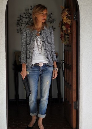 Grey Tweed Jacket Outfits For Women: This look with a grey tweed jacket and blue ripped boyfriend jeans isn't hard to pull off and leaves room to more creative experimentation. Black suede pumps will breathe an element of refinement into an otherwise everyday ensemble.