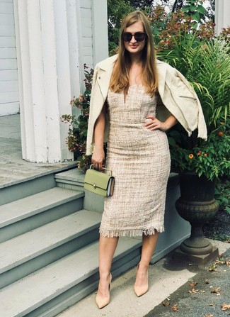 Tan Leather Pumps Warm Weather Outfits: Consider teaming a beige tweed jacket with a beige tweed sheath dress to achieve a neat and sophisticated outfit. Let your outfit coordination chops truly shine by rounding off your outfit with tan leather pumps.