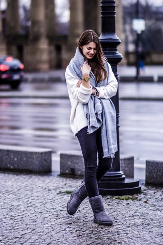 Grey Scarf Spring Outfits For Women: 