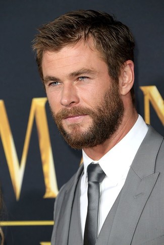 Chris Hemsworth wearing 
