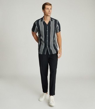 Brand Stripe Shirt In Monochrome With Short Sleeves In Regular Fit