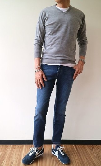Navy Skinny Jeans Outfits For Men: If you love relaxed style, why not choose a grey v-neck sweater and navy skinny jeans? If in doubt about what to wear when it comes to shoes, stick to navy suede low top sneakers.