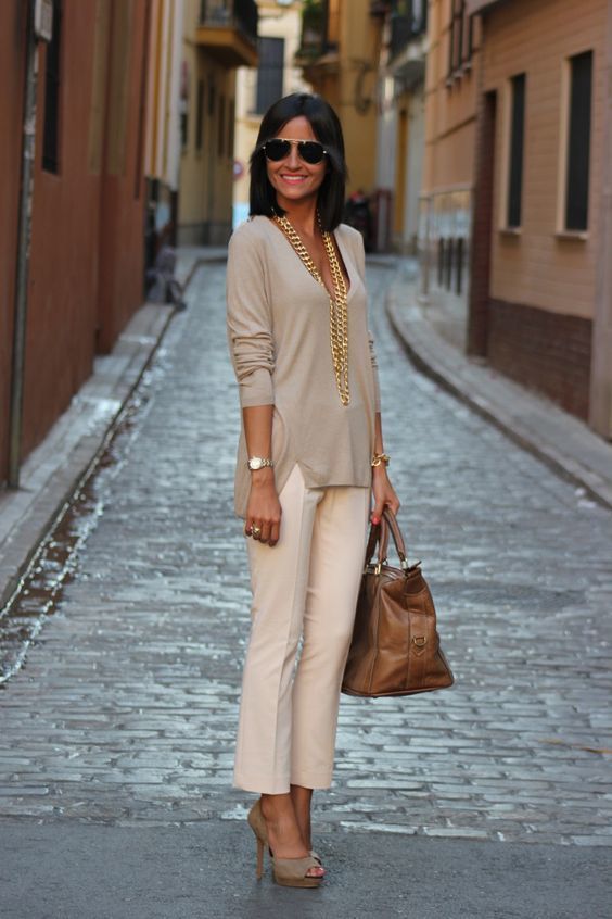 Beige Dress Pants Outfits For Women (22 ideas & outfits)