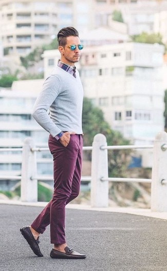 Light Blue Sunglasses Outfits For Men: Go for a grey v-neck sweater and light blue sunglasses for a modern twist on casual street menswear. A pair of dark brown leather loafers effortlessly dials up the wow factor of this outfit.