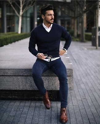 For a winning off-duty option, you can't go wrong with this combination of a navy v-neck sweater and navy skinny jeans. Don't know how to complement your outfit? Wear brown leather desert boots to dress it up.