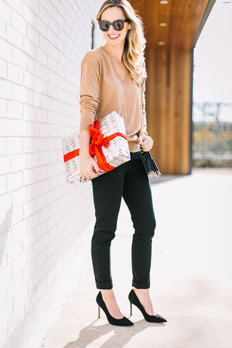 Pumps Outfits: You'll be surprised at how easy it is to get dressed this way. Just a tan v-neck sweater paired with black skinny pants. Smarten up your ensemble with pumps.