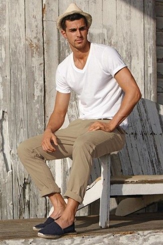 Tan Straw Hat Outfits For Men: Marry a white v-neck t-shirt with a tan straw hat to achieve a city casual and absolutely dapper outfit. Dial up this whole outfit by finishing with a pair of navy canvas espadrilles.