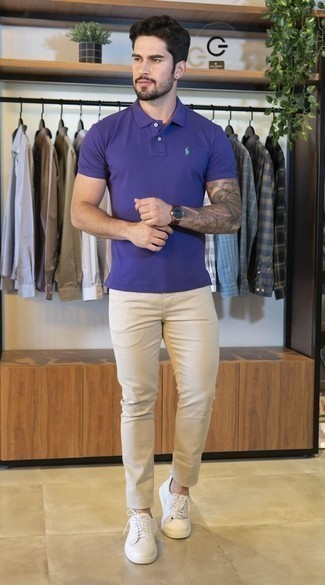 Dark Brown Leather Watch Outfits For Men: No matter where the day takes you, you'll be stylishly prepared in this off-duty pairing of a violet polo and a dark brown leather watch. Step up your outfit by slipping into white leather low top sneakers.