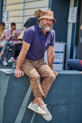 Beige Chinos Hot Weather Outfits: Infuse variety into your current casual lineup with a violet polo and beige chinos. Introduce a pair of grey leather low top sneakers to the mix and ta-da: the outfit is complete.