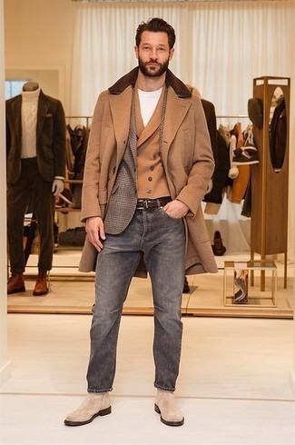 Beige Suede Chelsea Boots Winter Outfits For Men: 