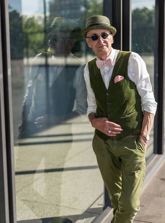 Olive Hat Outfits For Men: An olive cotton waistcoat and an olive hat married together are the ideal look for those dressers who love casually cool styles.