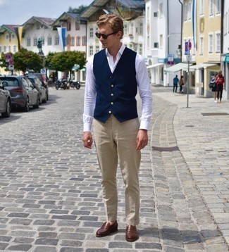 Teal Sunglasses Outfits For Men: A navy waistcoat and teal sunglasses are a good combination worth having in your daily arsenal. And if you want to instantly perk up this ensemble with a pair of shoes, add a pair of brown leather loafers to the equation.
