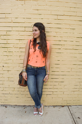 Yellow Sleeveless Top Outfits: 