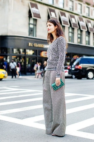 Wide Leg Pants Outfits: Wear a white and black gingham crew-neck sweater and wide leg pants for a standout ensemble. Add a little glamour to this ensemble by slipping into a pair of black leather heeled sandals.