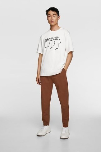 Men's White and Black Print Crew-neck T-shirt, Brown Chinos, White Leather Low Top Sneakers, White Socks