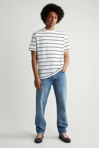 White Horizontal Striped Crew-neck T-shirt with Navy Jeans Casual Hot Weather Outfits For Men: If you're obsessed with relaxed styling when it comes to fashion, you'll appreciate this casual street style combo of a white horizontal striped crew-neck t-shirt and navy jeans. Introduce brown canvas low top sneakers to the equation and off you go looking amazing.