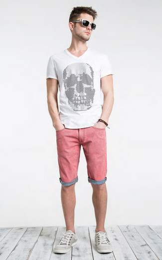 White and Black Print V-neck T-shirt Outfits For Men: For a casual and cool ensemble, try pairing a white and black print v-neck t-shirt with pink denim shorts — these items go really well together. Grey low top sneakers are the ideal addition to this outfit.