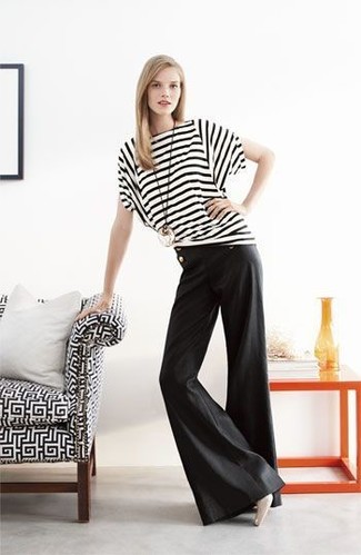 Wide Leg Pants Outfits: This combo of a white and black horizontal striped short sleeve blouse and wide leg pants is totaly stylish and yet it's laid-back and ready for anything. On the shoe front, this look pairs really well with white leather pumps.