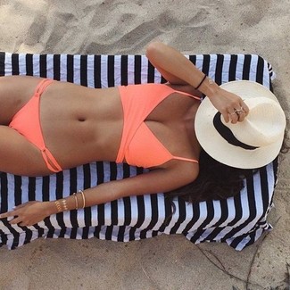 White and Black Straw Hat Outfits For Women: 