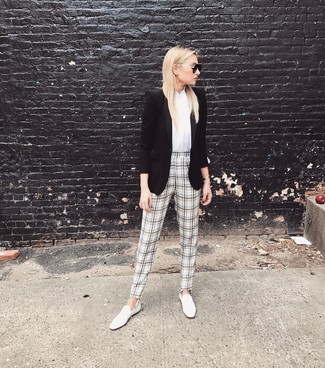 White and Black Plaid Tapered Pants Outfits For Women: 