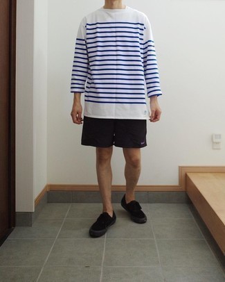 Black Sports Shorts Outfits For Men: To put together an off-duty outfit with an urban twist, consider pairing a white and blue horizontal striped long sleeve t-shirt with black sports shorts. To give your look a more refined finish, why not complete your ensemble with black canvas low top sneakers?