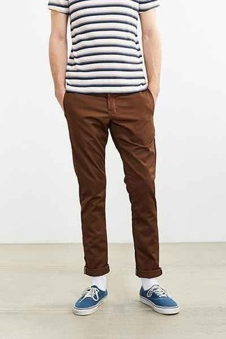 Brown Chinos Hot Weather Outfits: A white and navy horizontal striped crew-neck t-shirt and brown chinos will give off this cool and casual vibe. Our favorite of a myriad of ways to complete this look is with navy and white canvas low top sneakers.
