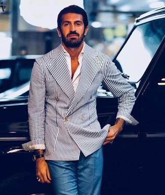 White and Navy Vertical Striped Blazer Outfits For Men: Definitive proof that a white and navy vertical striped blazer and blue dress pants look amazing when you pair them in a polished outfit for a modern man.