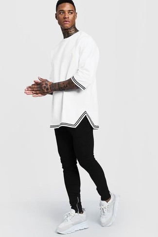 White and Black Crew-neck T-shirt with Skinny Jeans Outfits For Men: 