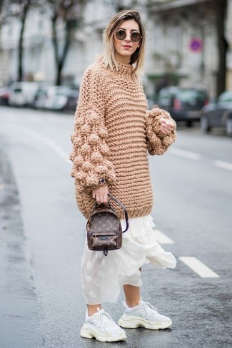 Beige Oversized Sweater Outfits: 