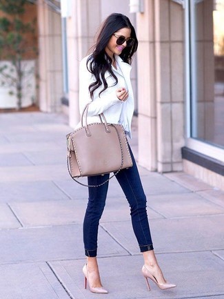 Tan Leather Tote Bag Outfits: This combo of a white leather biker jacket and a tan leather tote bag is proof that a safe casual outfit can still look really interesting. Why not introduce a pair of beige leather pumps to the equation for an extra touch of chic?