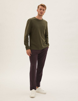 Olive Long Sleeve T-Shirt Outfits For Men: 