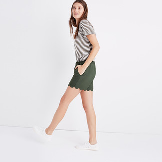 Dark Green Shorts Outfits For Women: 