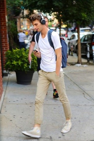 Tan Canvas High Top Sneakers Outfits For Men: Want to inject your menswear arsenal with some effortless dapperness? Wear a white crew-neck t-shirt with beige chinos. If you wish to instantly tone down this getup with a pair of shoes, complement this ensemble with a pair of tan canvas high top sneakers.