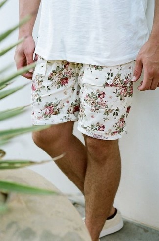 Beige Floral Shorts Outfits For Men: To create a relaxed casual outfit with a city style spin, dress in a white crew-neck t-shirt and beige floral shorts. To introduce a little depth to this ensemble, complete this look with beige plimsolls.
