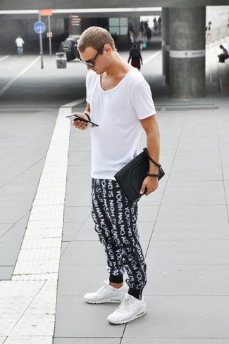 Black and White Print Sweatpants Outfits For Men: This contemporary combination of a white crew-neck t-shirt and black and white print sweatpants is super easy to pull together in no time flat, helping you look awesome and prepared for anything without spending a ton of time going through your closet. Look at how well this look goes with a pair of white athletic shoes.