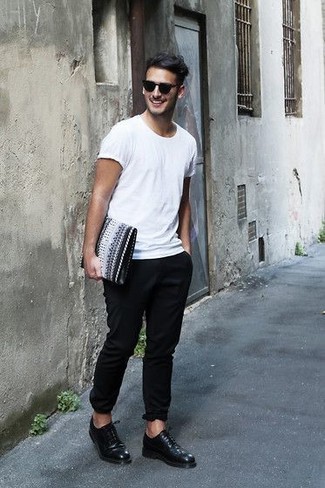 Black Chinos Hot Weather Outfits: When the setting allows casual styling, you can go for a white crew-neck t-shirt and black chinos. Complete this outfit with black leather oxford shoes for an extra dose of elegance.