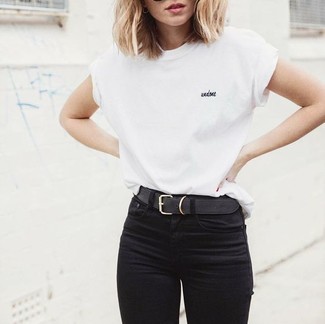 Leather Belt Outfits For Women: Team a white crew-neck t-shirt with a leather belt to be both casual and trendy.