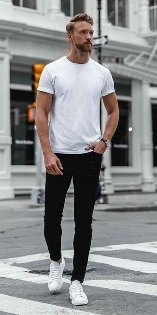 White and Black Crew-neck T-shirt with Skinny Jeans Relaxed Hot Weather Outfits For Men: This bold casual combination of a white and black crew-neck t-shirt and skinny jeans is super easy to throw together without a second thought, helping you look awesome and ready for anything without spending a ton of time going through your wardrobe. Amp up your look with a pair of white canvas low top sneakers.