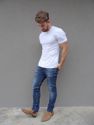 Navy Jeans Hot Weather Outfits For Men: Extremely stylish, this relaxed combination of a white crew-neck t-shirt and navy jeans provides with countless styling possibilities. To bring a little fanciness to this look, add a pair of tan suede chelsea boots to this getup.