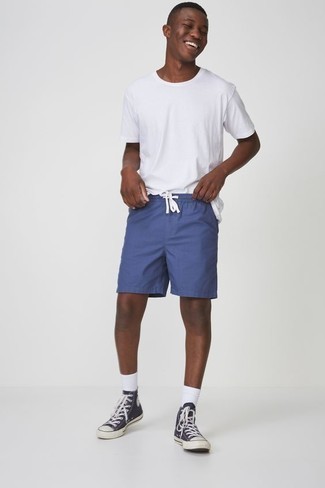 Navy and White Canvas High Top Sneakers Outfits For Men: This pairing of a white crew-neck t-shirt and blue shorts is an interesting balance between casual and stylish. A pair of navy and white canvas high top sneakers brings just the right amount of casualness to this ensemble.