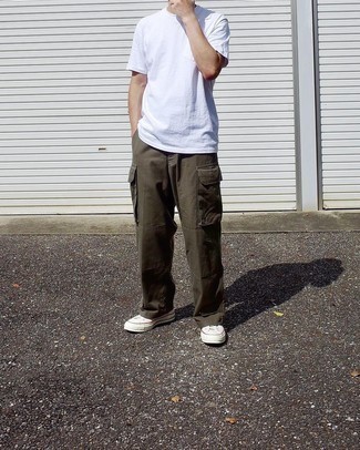 Tobacco Cargo Pants Outfits: A white crew-neck t-shirt and tobacco cargo pants make for the ultimate casual outfit for any modern guy. We love how a pair of white canvas low top sneakers makes this ensemble complete.
