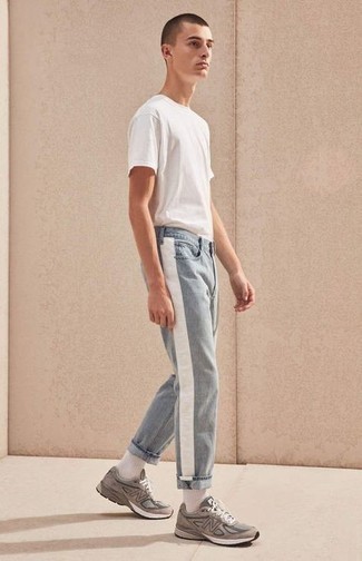 Tobacco Sneakers Outfits For Men: A white crew-neck t-shirt and grey jeans are among the crucial pieces in any gentleman's functional casual wardrobe. Introduce tobacco sneakers to the equation to infuse an air of stylish effortlessness into your outfit.