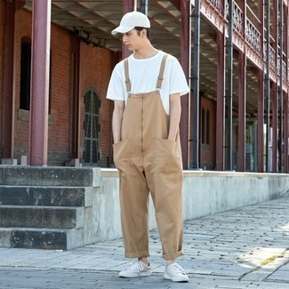 Khaki Overalls Outfits For Men: For an ensemble that's extremely easy but can be manipulated in a great deal of different ways, consider wearing a white crew-neck t-shirt and khaki overalls. And if you need to instantly kick up your look with one piece, introduce a pair of beige canvas low top sneakers to the mix.