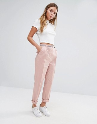 Grey Leather Belt Outfits For Women: Show your playful side by wearing a white cropped top and a grey leather belt. Balance your getup with a more sophisticated kind of footwear, like these white low top sneakers.