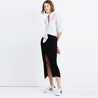White Leather Low Top Sneakers Outfits For Women: A white dress shirt and a black slit midi skirt worn together are a total eye candy for those who love cool chic combos. Want to tone it down in the footwear department? Complete this ensemble with a pair of white leather low top sneakers for the day.