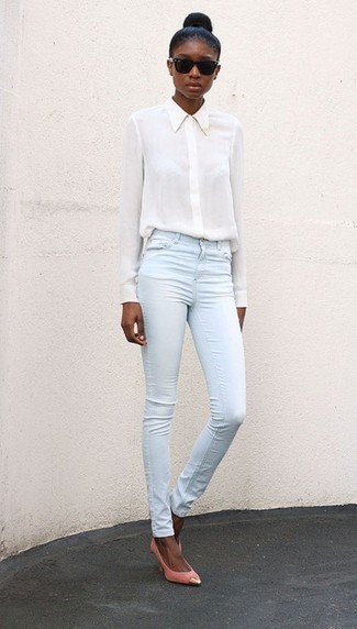 White Silk Dress Shirt Outfits For Women: This combination of a white silk dress shirt and light blue skinny jeans is devastatingly chic and yet it's casual and ready for anything. Complete your getup with pink suede pumps and the whole ensemble will come together.