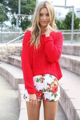 White Floral Shorts Outfits For Women: 